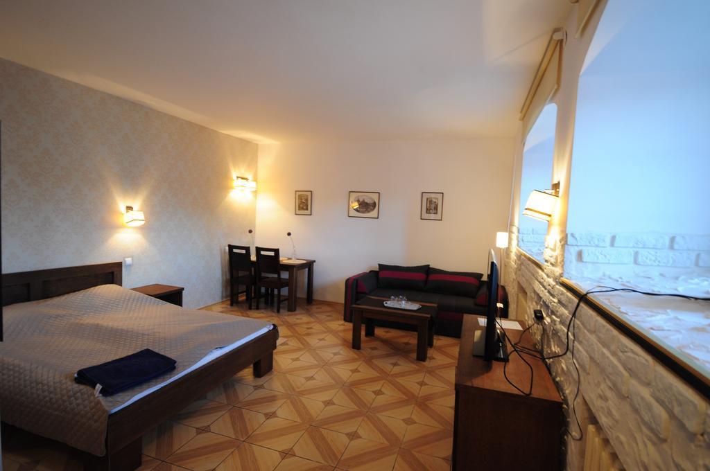 Hotel Wysoka Brama *